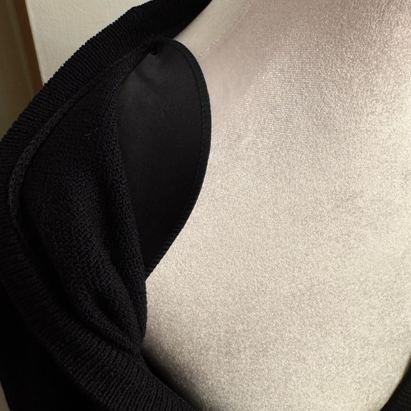 VTG Black Deep V Knit Slouchy Cardigan – Gold Embossed Buttons & Shoulder Pads - Picture 14 of 16